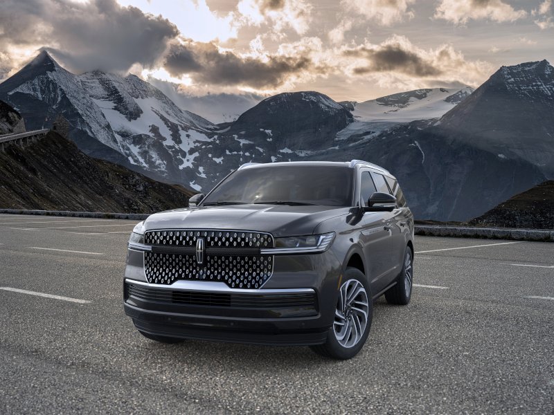 New 2026 Lincoln Navigator Reserve AWD/4WD image 2