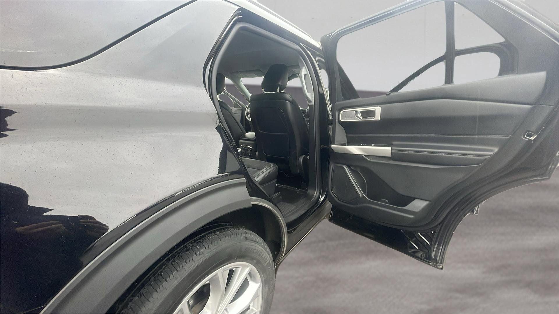 Used 2020 Ford Explorer Limited image 18