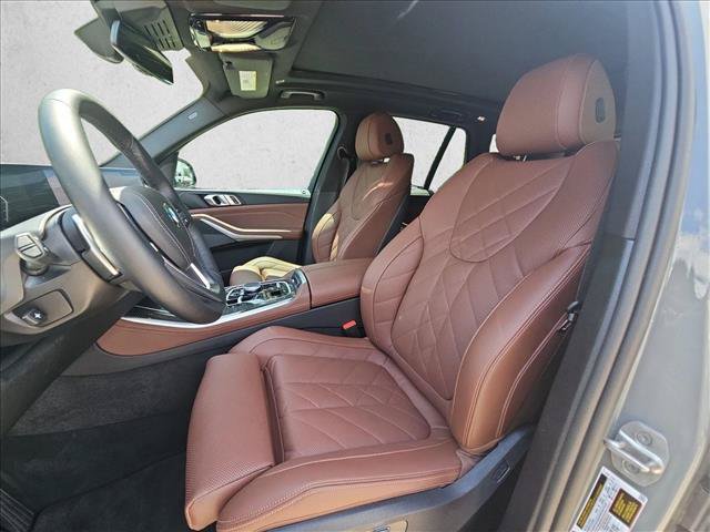Used 2025 BMW X5 xDrive40i w/ M Sport Package AWD/4WD image 16