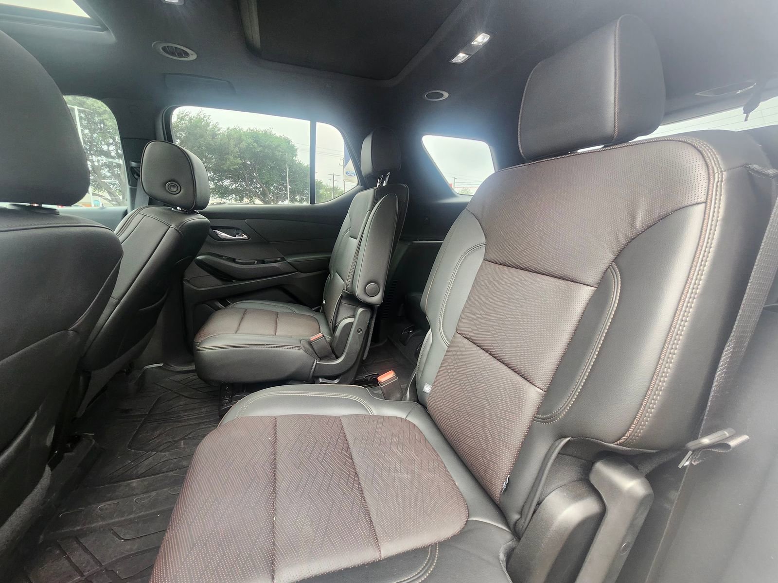 Used 2023 Chevrolet Traverse High Country FWD image 14
