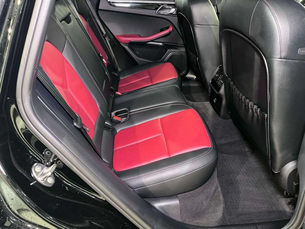 Certified 2023 Porsche Macan AWD/4WD image 22