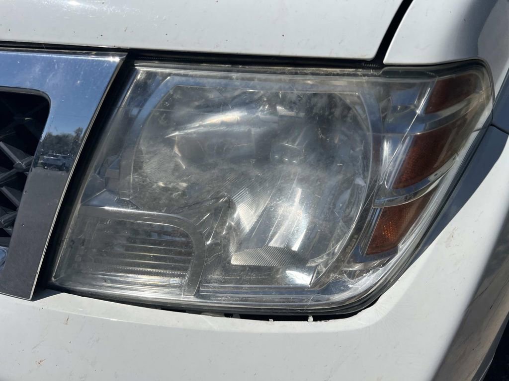 Used 2016 Nissan Frontier SV w/ SV Value Truck Package AWD/4WD image 3