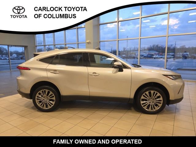 Used 2023 Toyota Venza XLE image 6