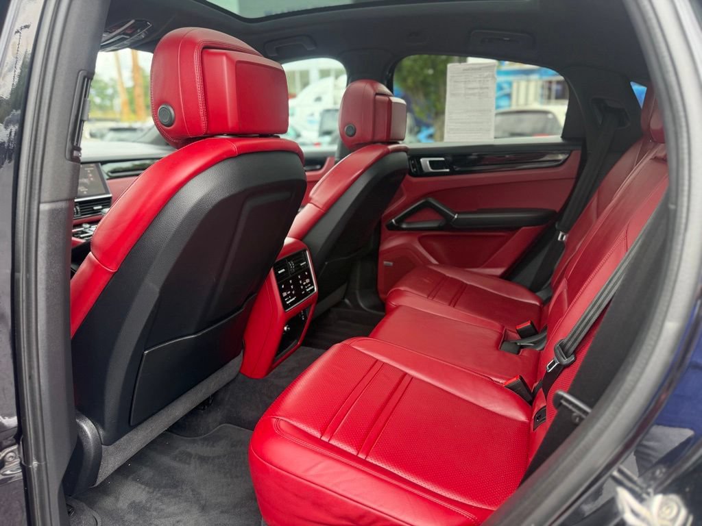 Used 2021 Porsche Cayenne Coupe AWD/4WD image 16