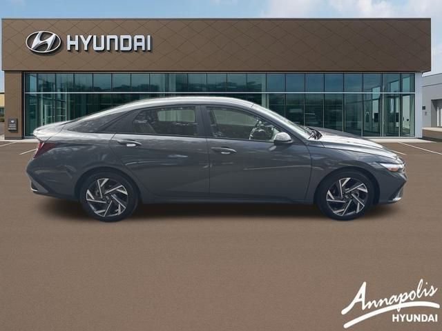 Certified 2025 Hyundai Elantra Sport image 6