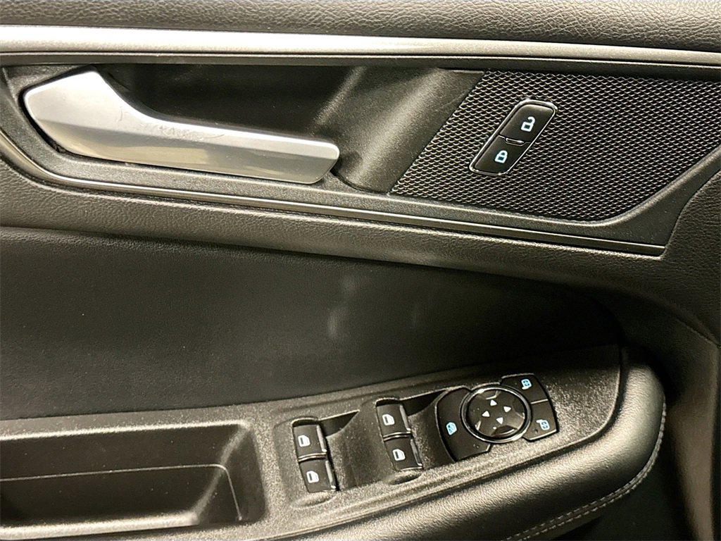 Used 2022 Ford Edge SE image 19