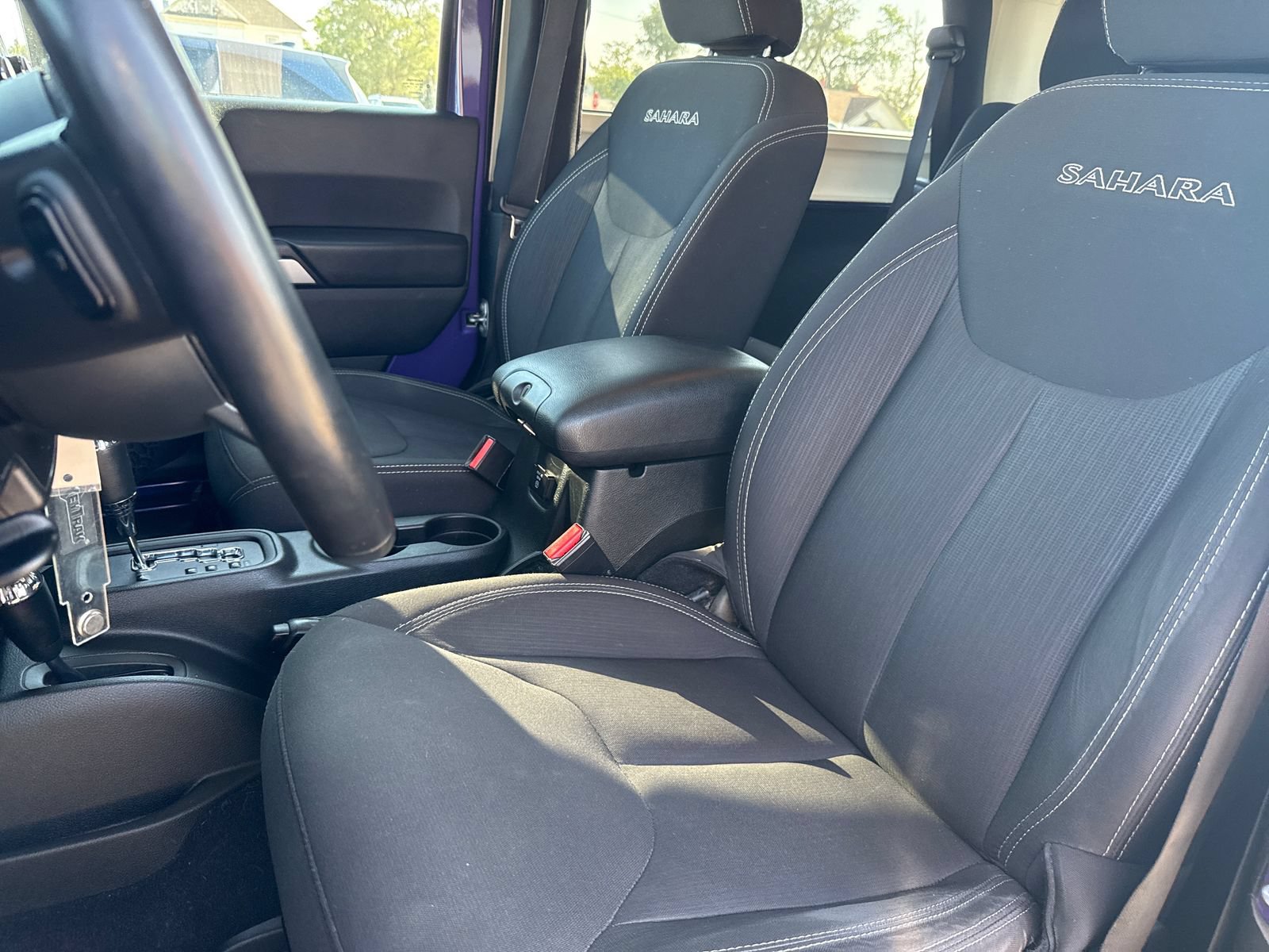 Used 2017 Jeep Wrangler Sahara w/ Connectivity Group AWD/4WD image 19