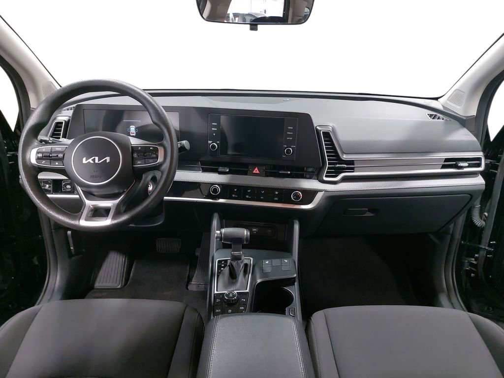 Used 2025 Kia Sportage LX image 9