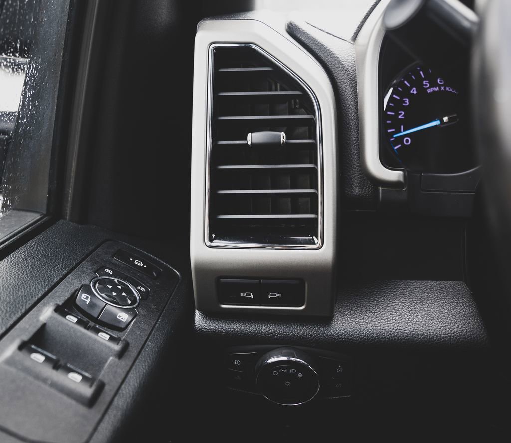 Used 2019 Ford F250 Lariat w/ Chrome Package image 10