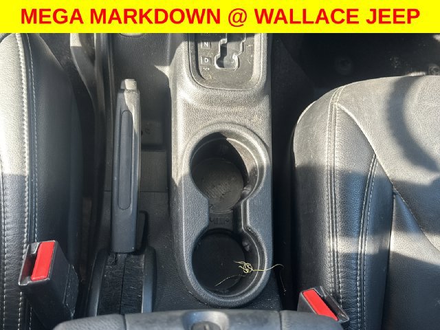 Used 2017 Jeep Wrangler Unlimited Sahara w/ Connectivity Group AWD/4WD image 14