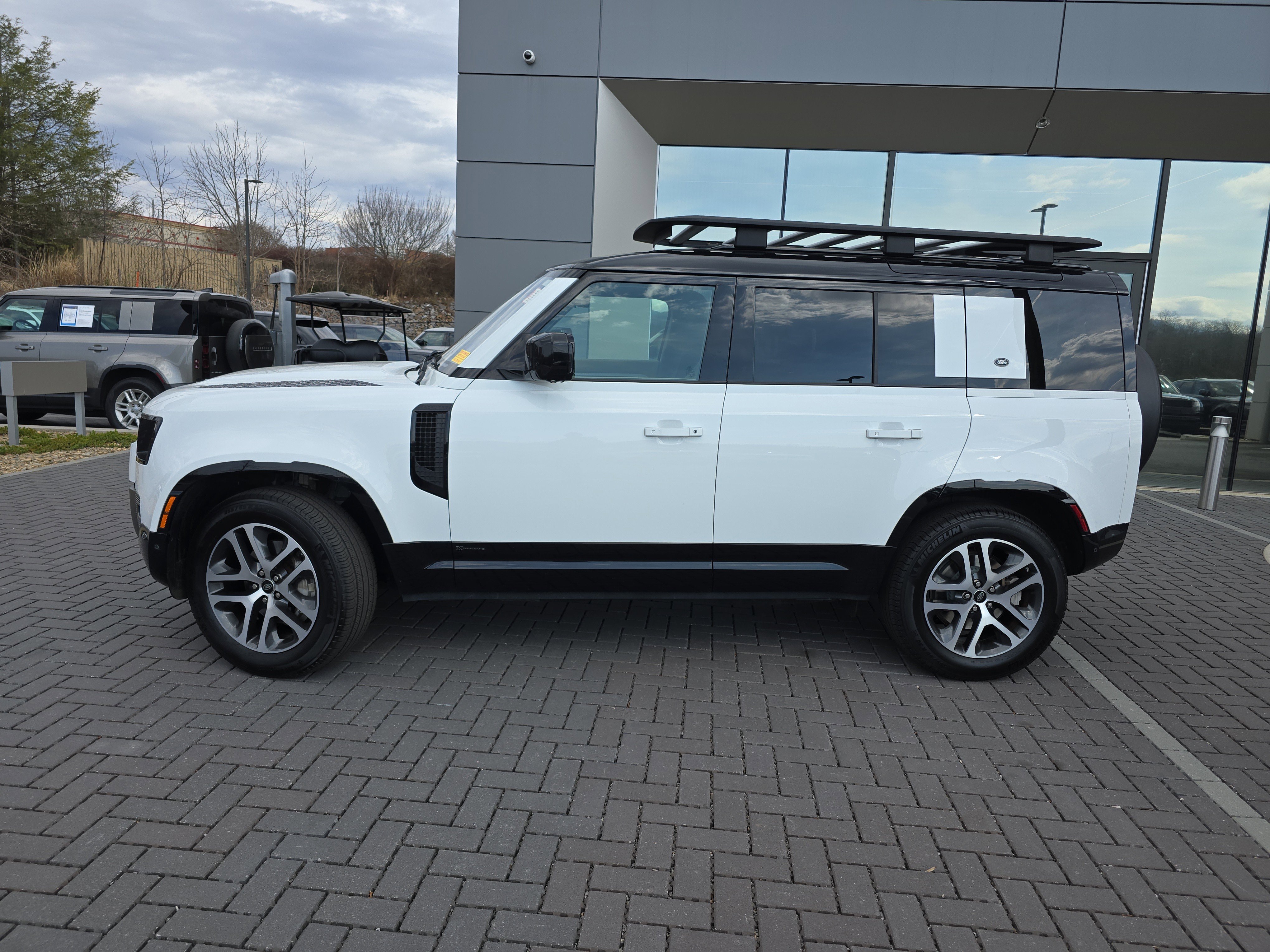 Used 2021 Land Rover Defender 110 X-Dynamic HSE image 9