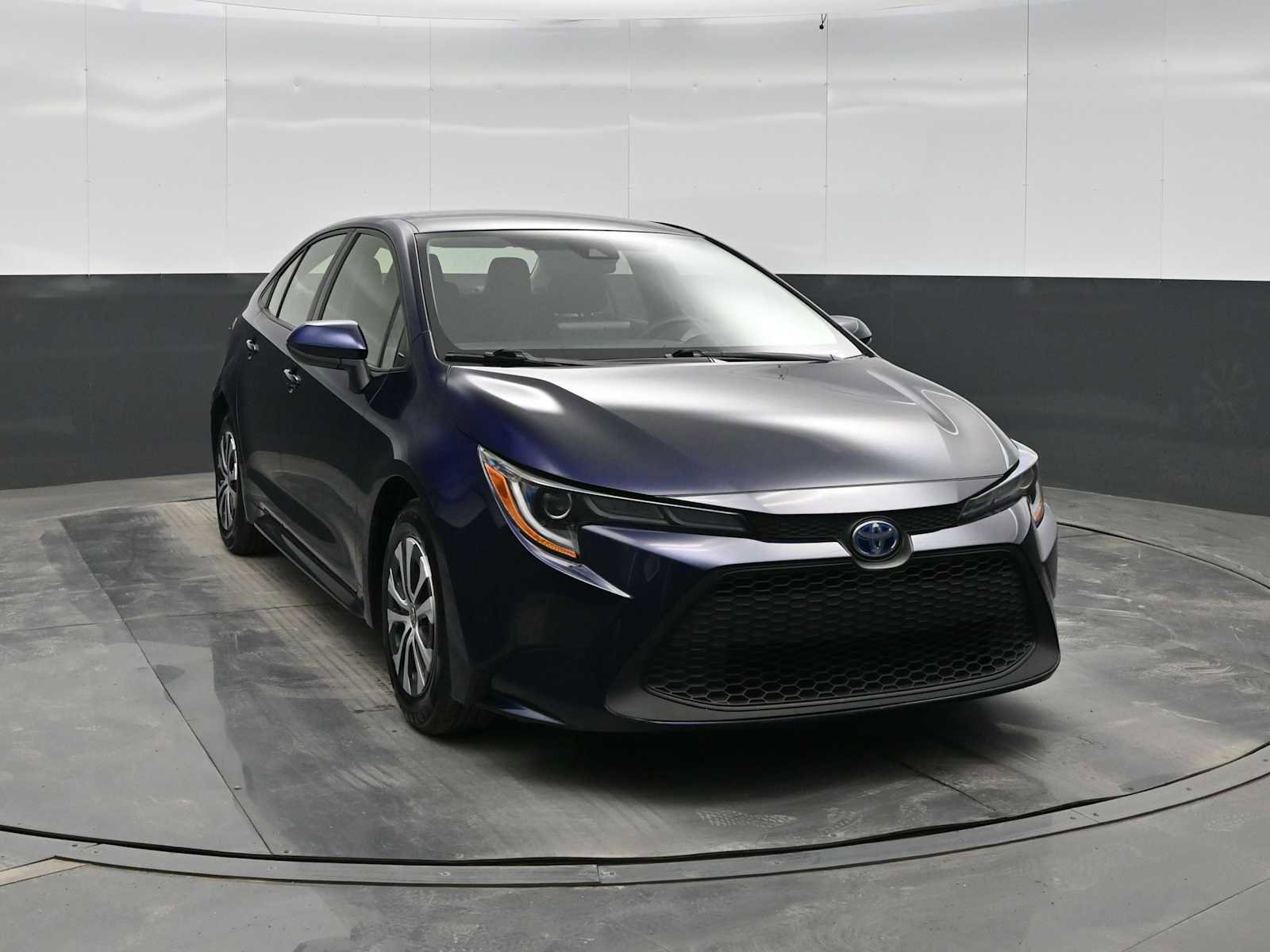 Used 2022 Toyota Corolla LE video 2
