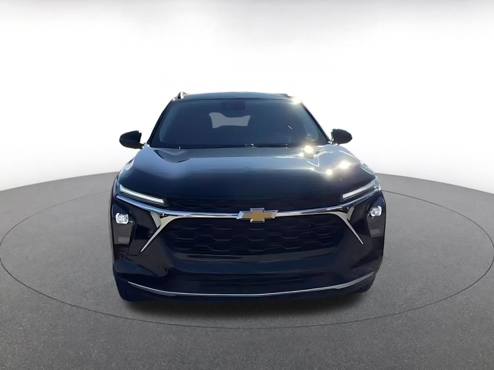 Used 2025 Chevrolet Trax LT w/ LT Convenience Package image 4