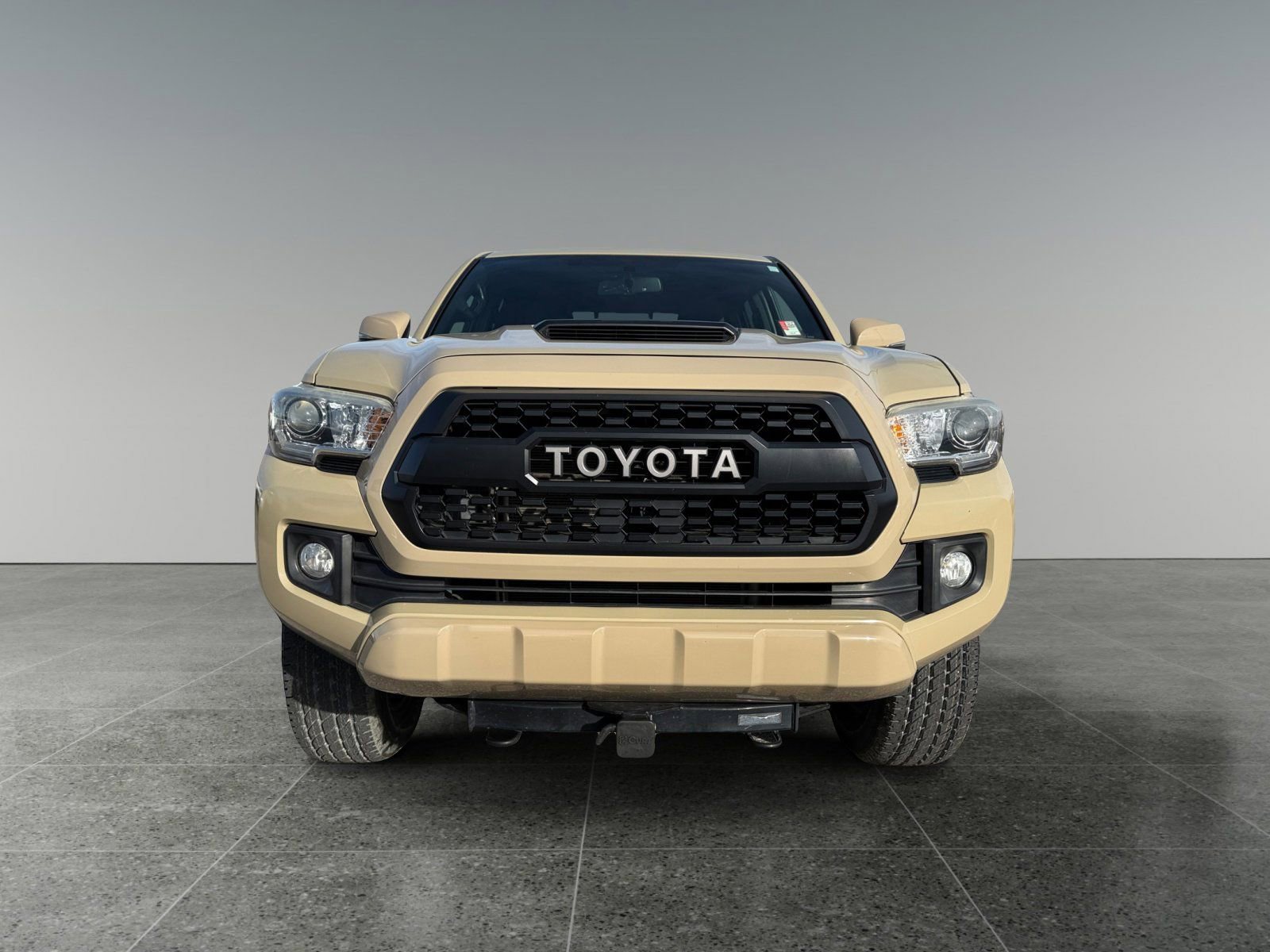 Used 2016 Toyota Tacoma TRD Sport image 11
