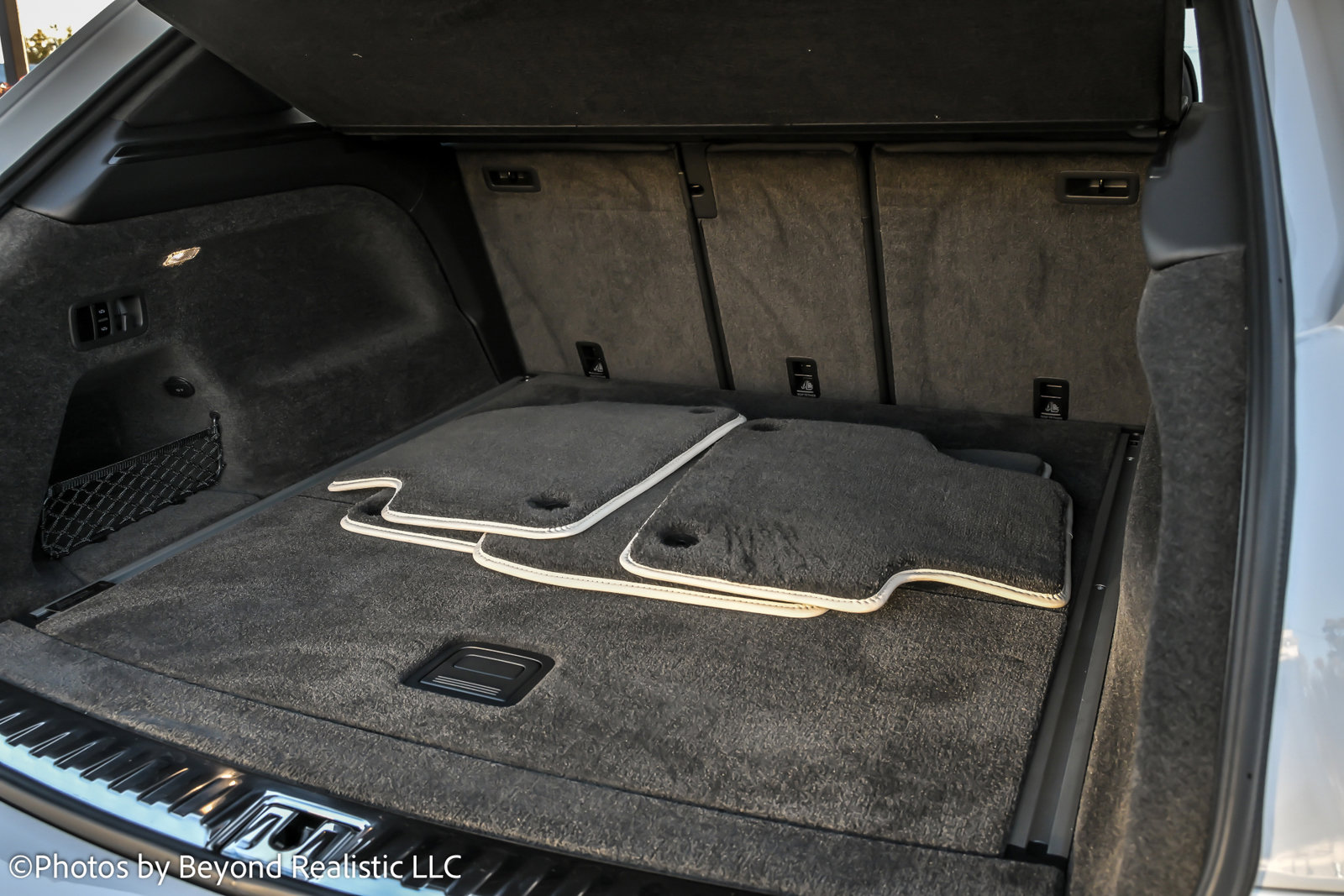 Used 2024 Bentley Bentayga image 17