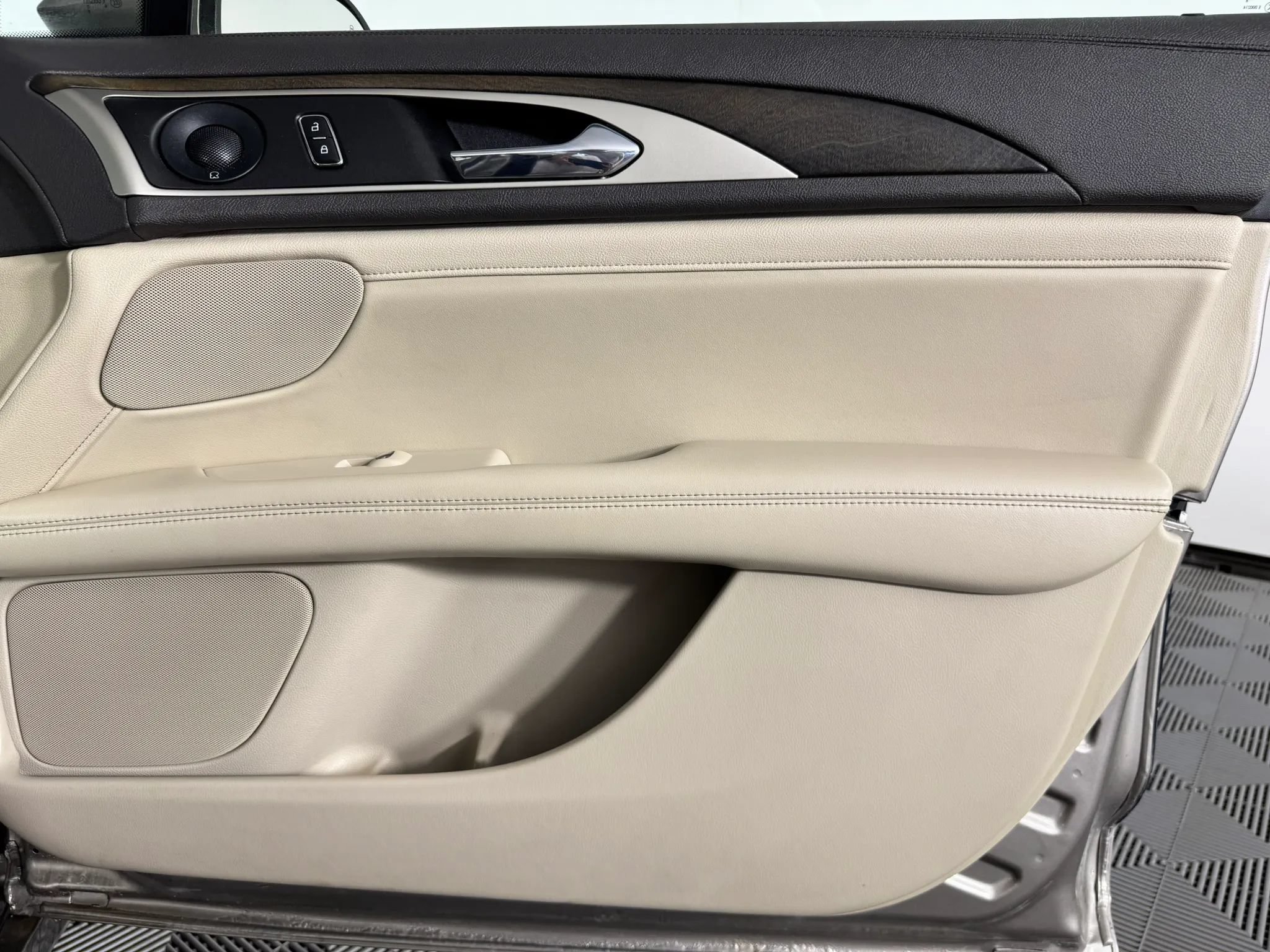 Used 2020 Lincoln MKZ Reserve FWD image 46