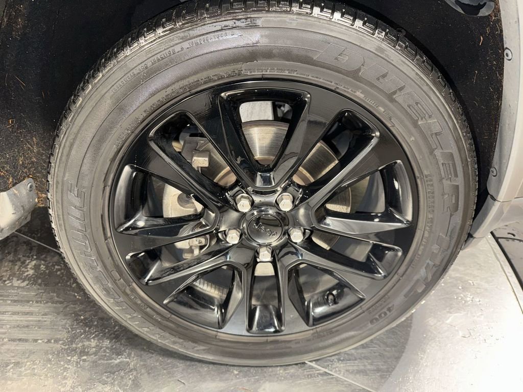 Used 2021 Jeep Grand Cherokee Laredo X image 14