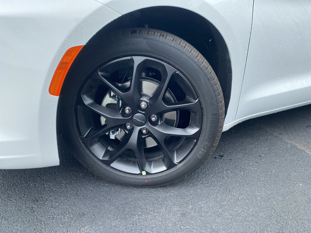 New 2027 Chrysler Pacifica Limited w/ S Appearance Package FWD image 14