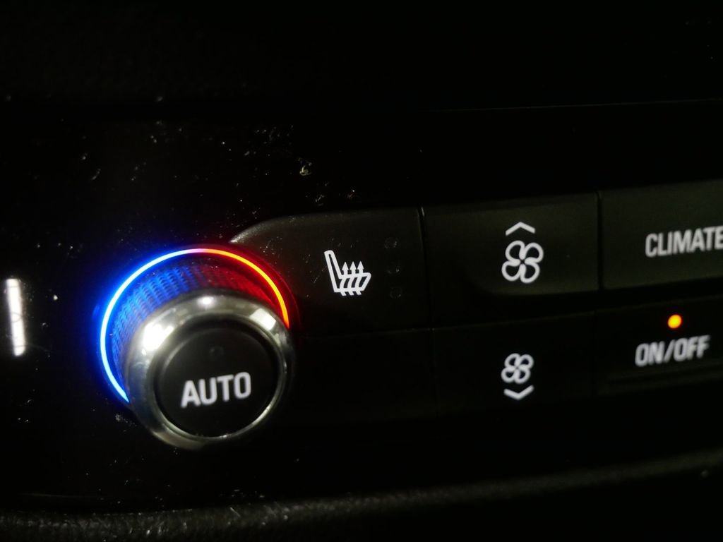 Used 2021 Buick Enclave Essence w/ Sound and Sites Package AWD/4WD image 27