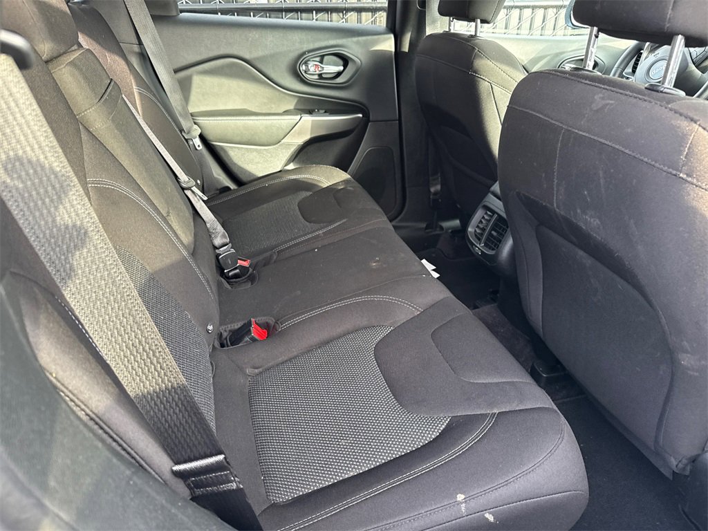 Used 2019 Jeep Cherokee Latitude w/ Popular Appearance Group image 19