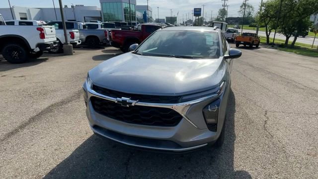 New 2026 Chevrolet Trax LT w/ Sunroof Package FWD image 5