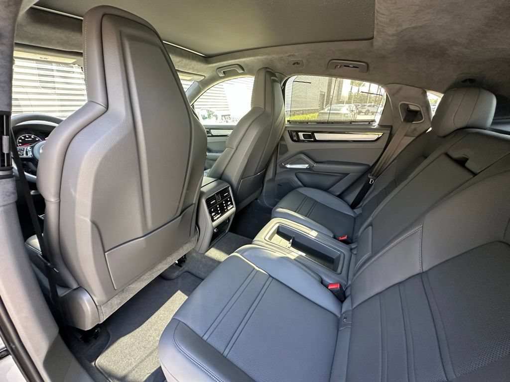 Certified 2023 Porsche Cayenne Turbo AWD/4WD image 31
