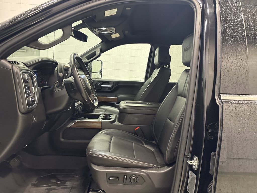 Used 2021 Chevrolet Silverado 3500 High Country image 11