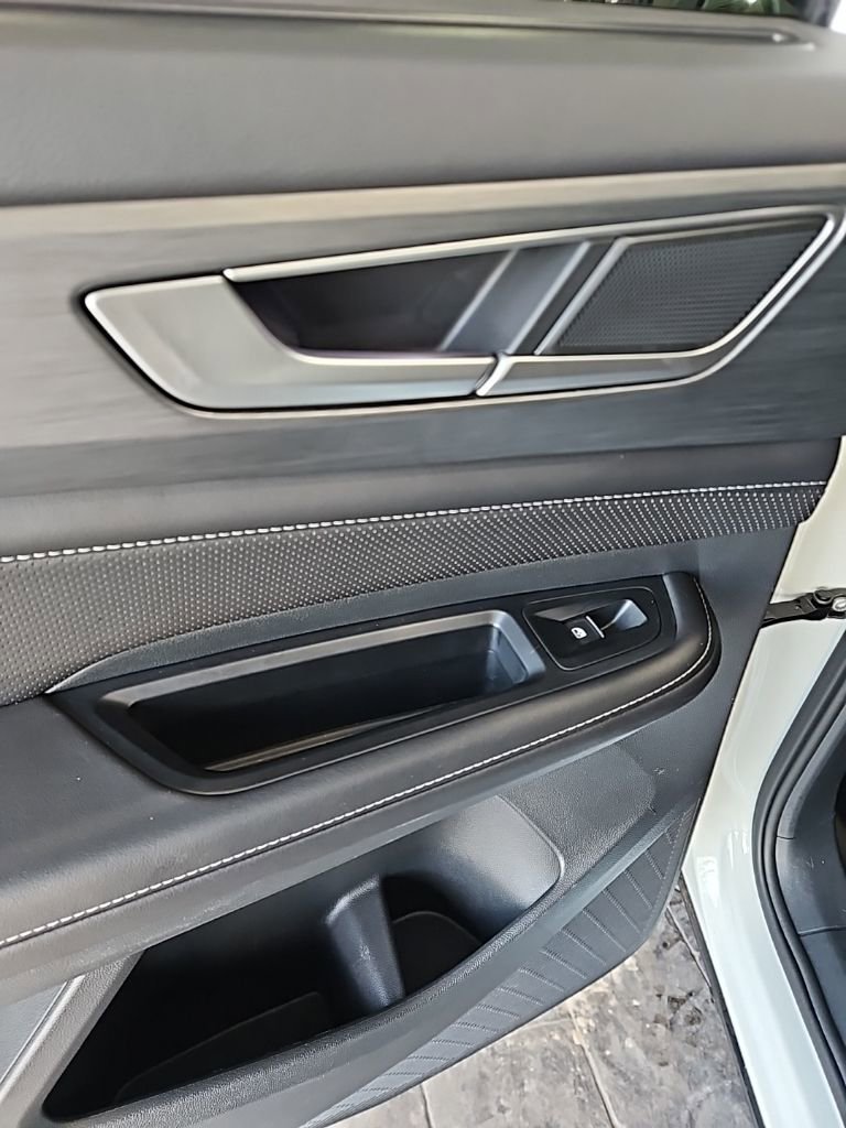 Used 2025 Volkswagen Atlas Cross Sport SE image 22