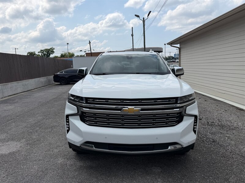 Used 2022 Chevrolet Suburban Premier w/ Premium Package AWD/4WD image 4