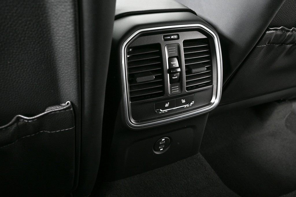 Certified 2026 Porsche Macan AWD/4WD image 21