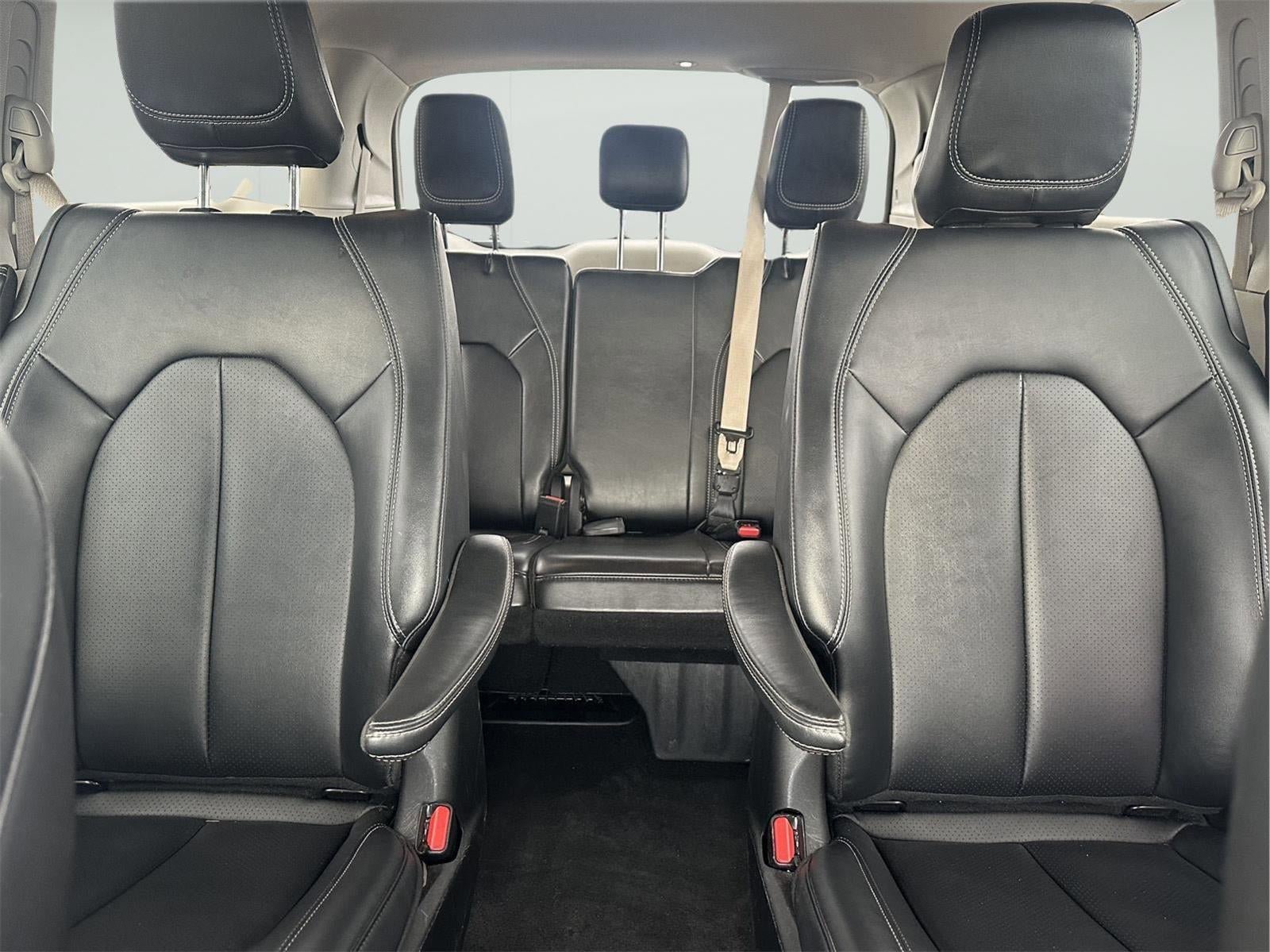 Used 2024 Chrysler Pacifica Select FWD image 37