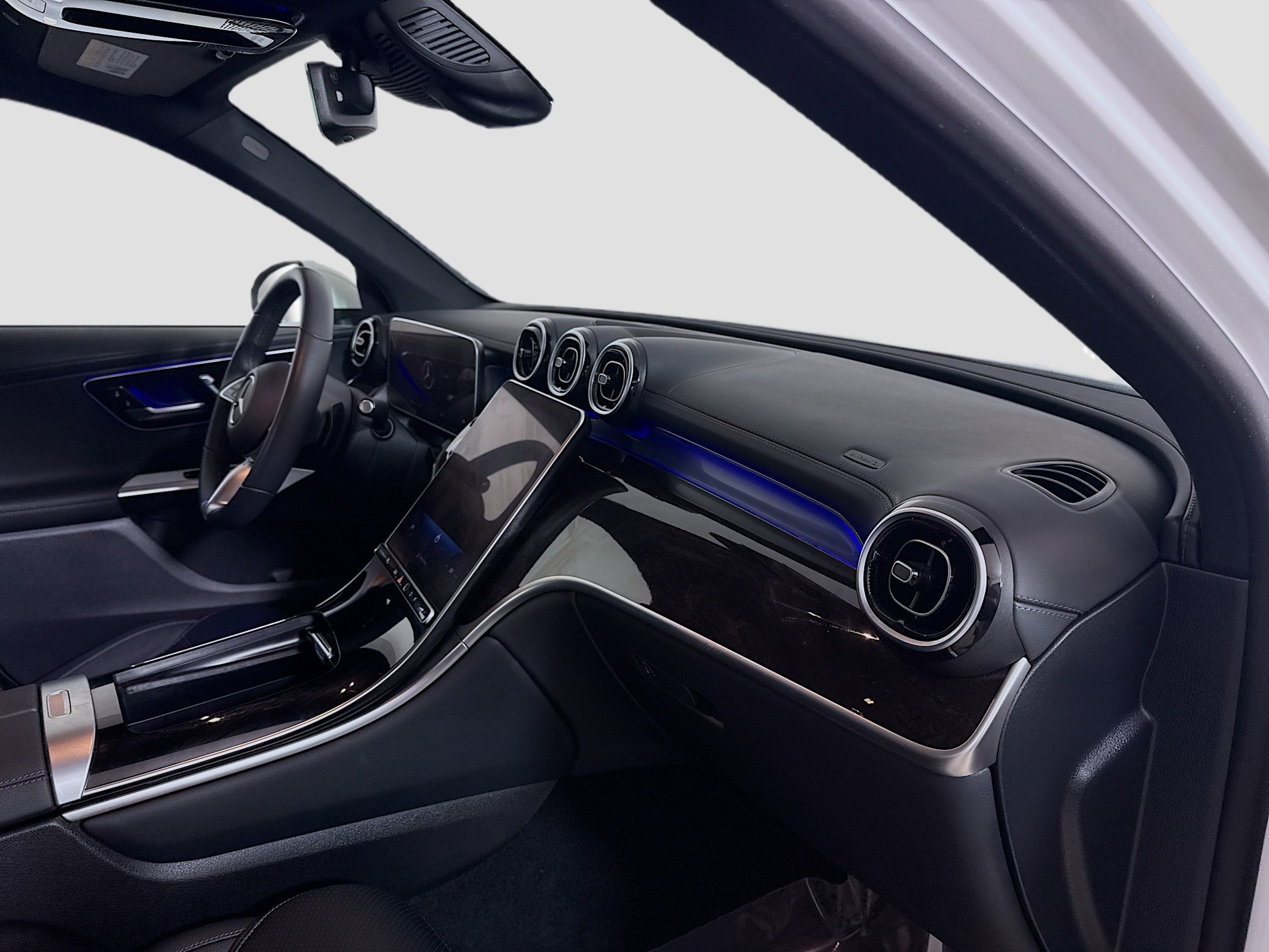 Used 2024 Mercedes-Benz GLC 300 4MATIC image 30