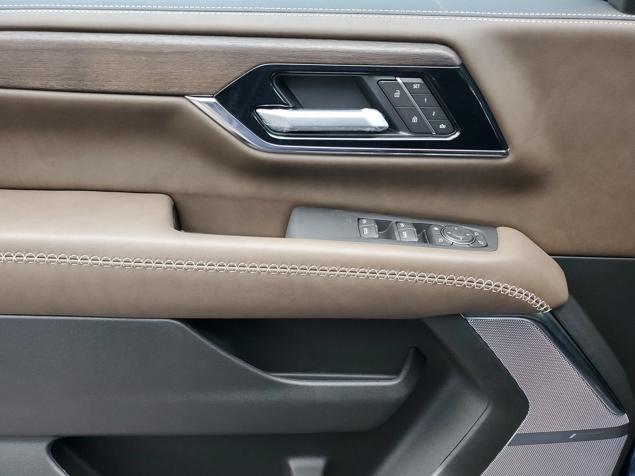 New 2026 GMC Yukon XL Denali Ultimate AWD/4WD image 17