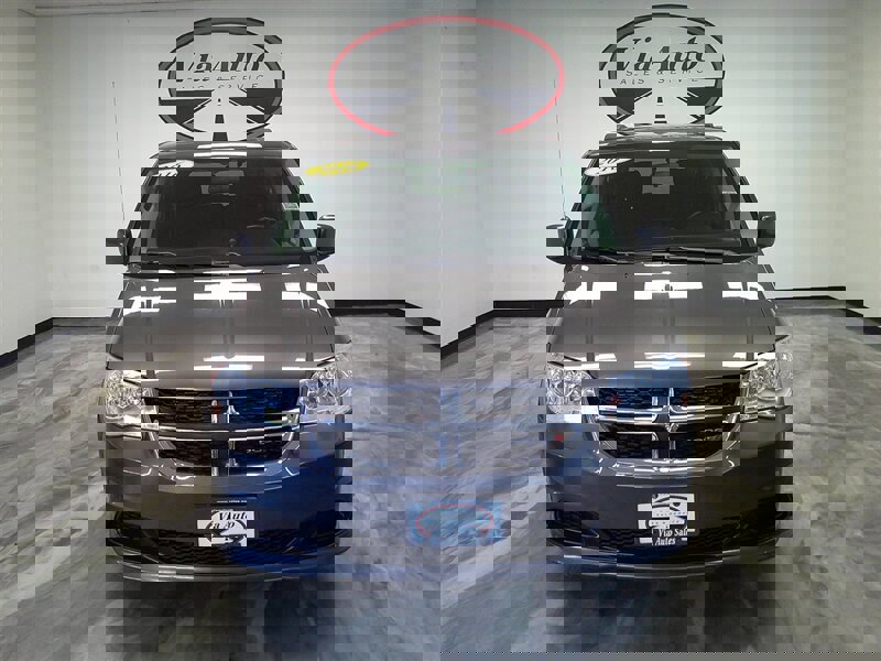 Used 2016 Dodge Grand Caravan SXT w/ Rear Park Assist Package image 3