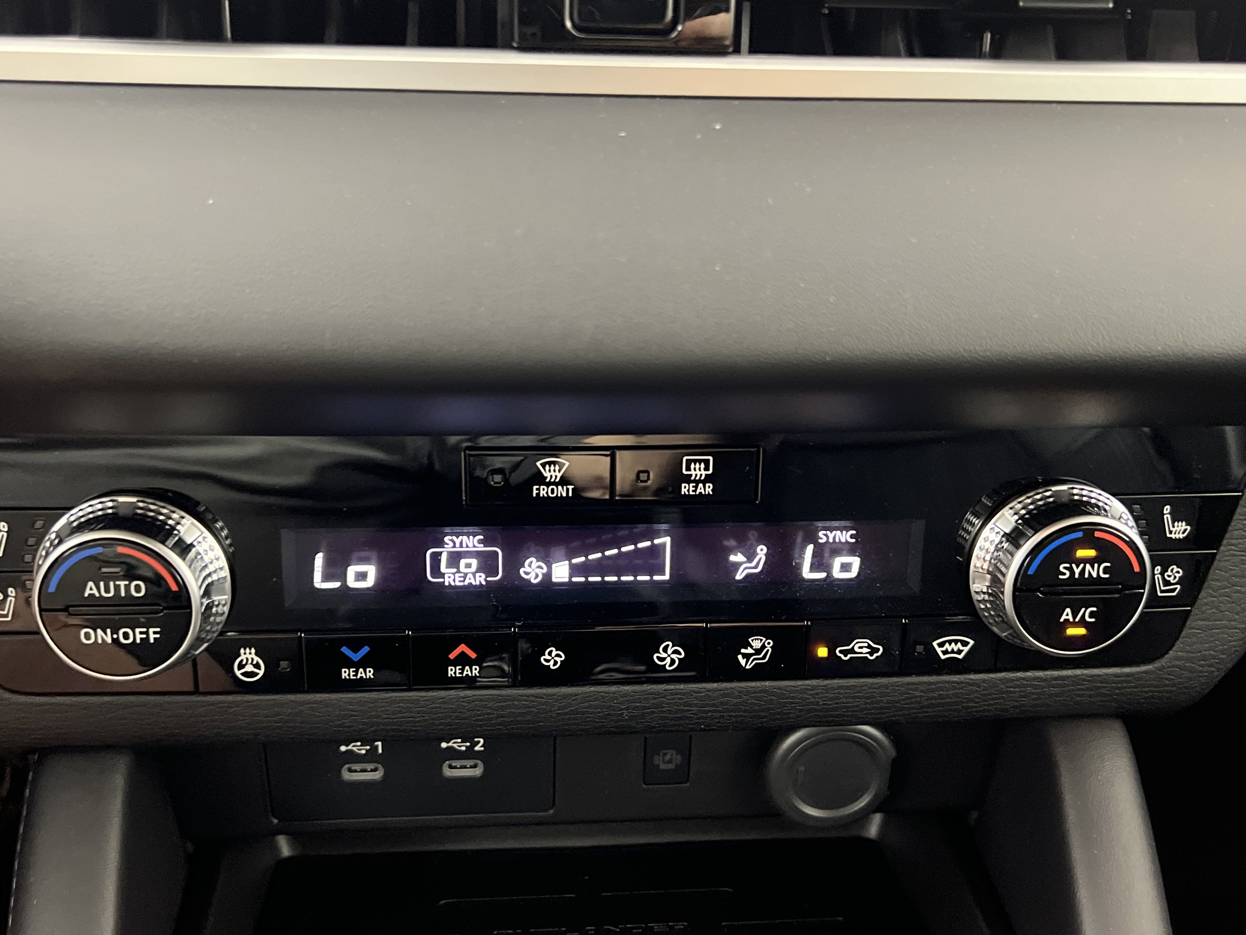 New 2025 Mitsubishi Outlander SEL image 24
