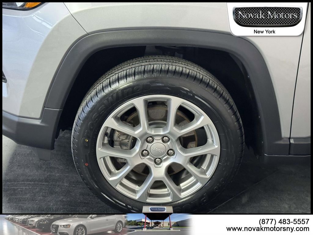 Used 2023 Jeep Compass Latitude w/ Sun and Sound Group AWD/4WD image 5