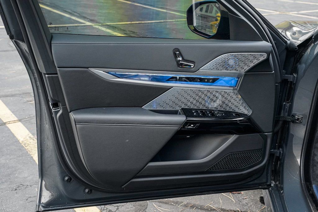 Used 2026 BMW i7 xDrive60 w/ Executive Package image 8