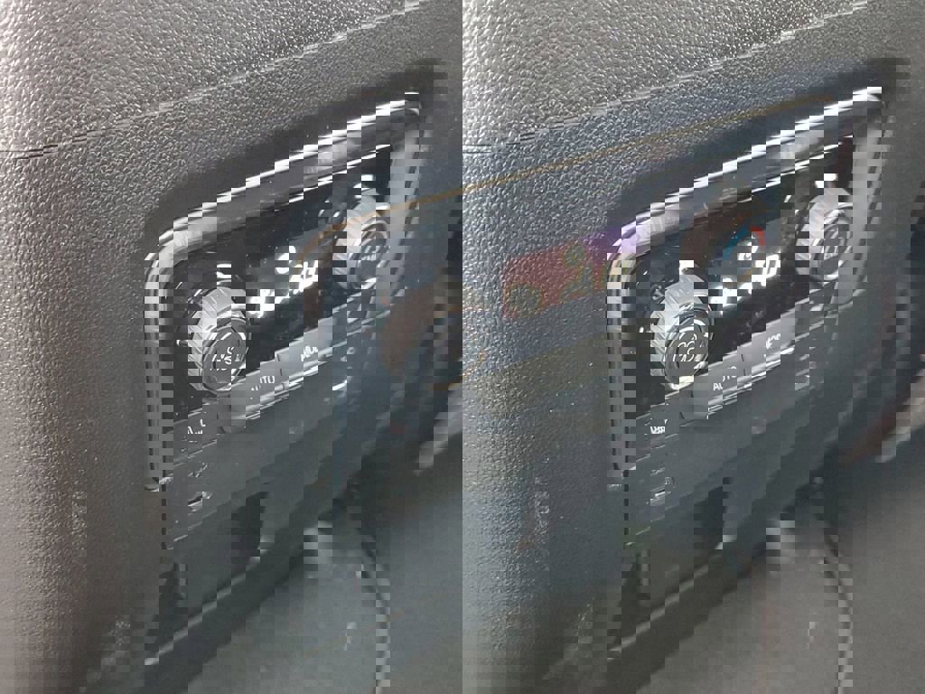 New 2025 Chevrolet Suburban High Country image 28