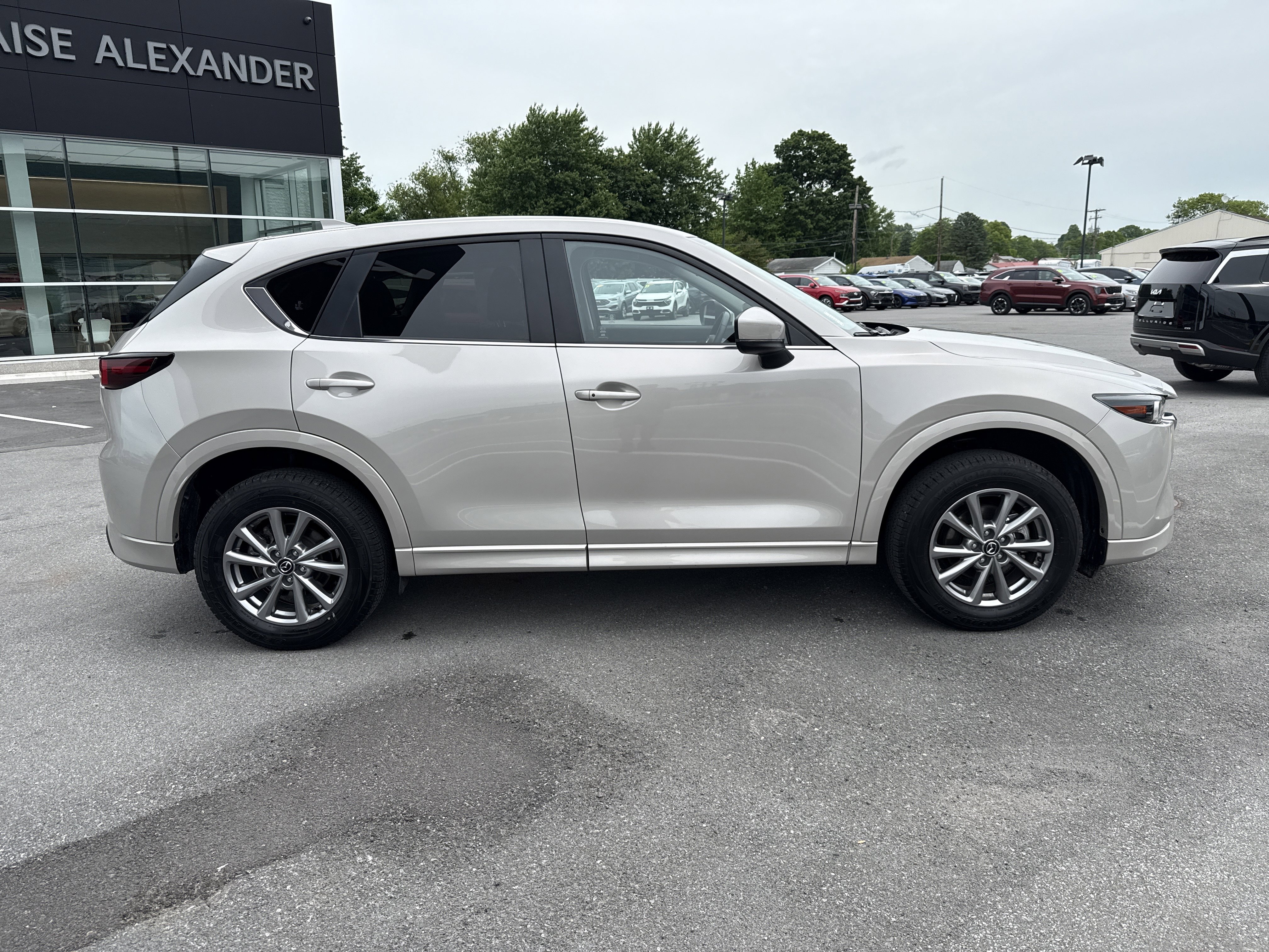 Used 2025 MAZDA CX-5 AWD 2.5 S w/ Select Package image 2