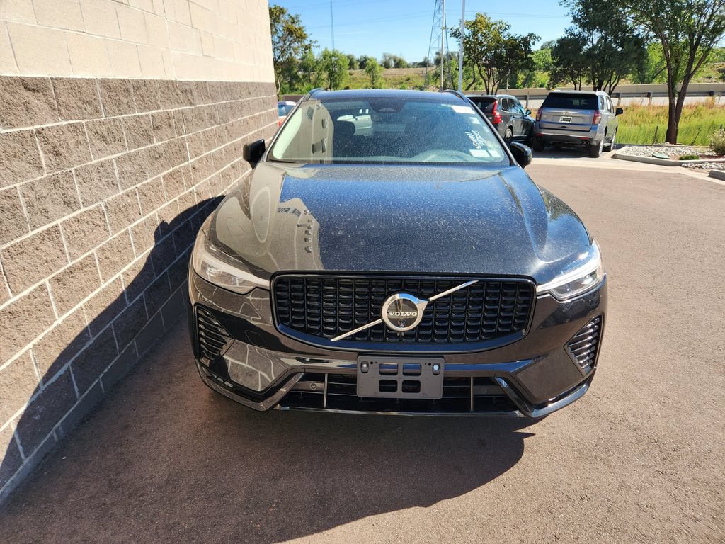 Used 2025 Volvo XC60 B5 Plus AWD/4WD image 3