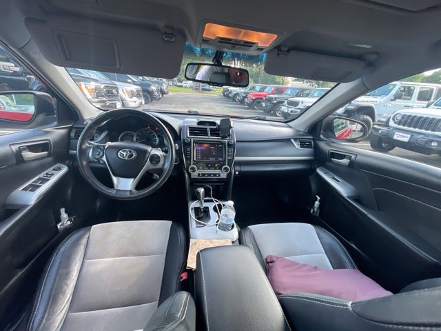 Used 2014 Toyota Camry SE w/ Leather Package FWD image 10