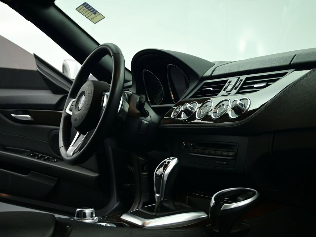 Used 2009 BMW Z4 sDrive35i image 16