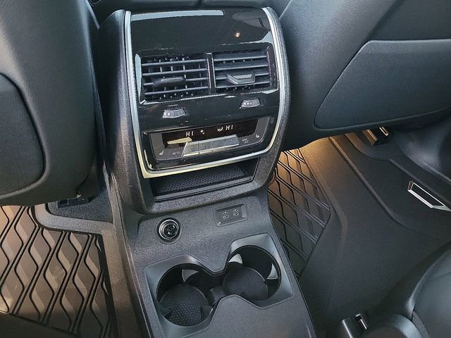 New 2026 BMW X7 M60i w/ Climate Comfort Package AWD/4WD image 14