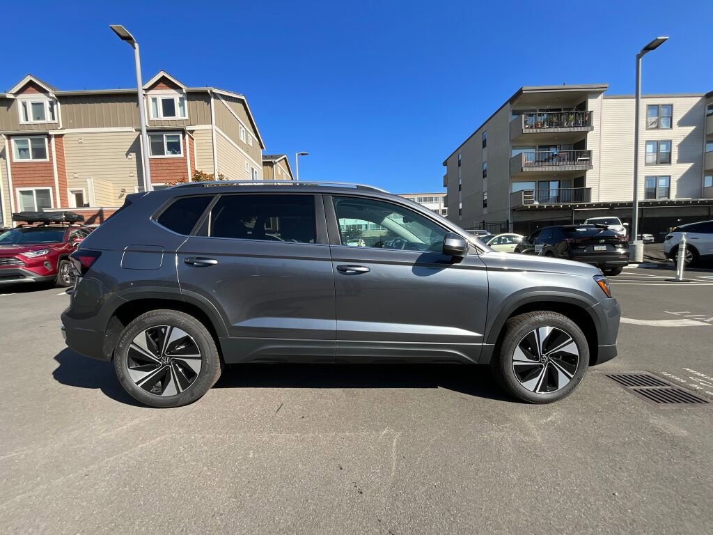 New 2025 Volkswagen Taos SE image 8