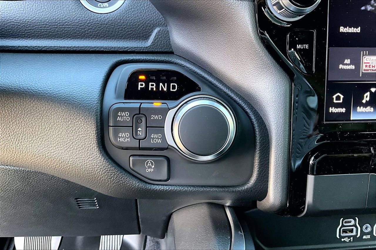 New 2026 RAM 1500 4x4 Crew Cab image 31