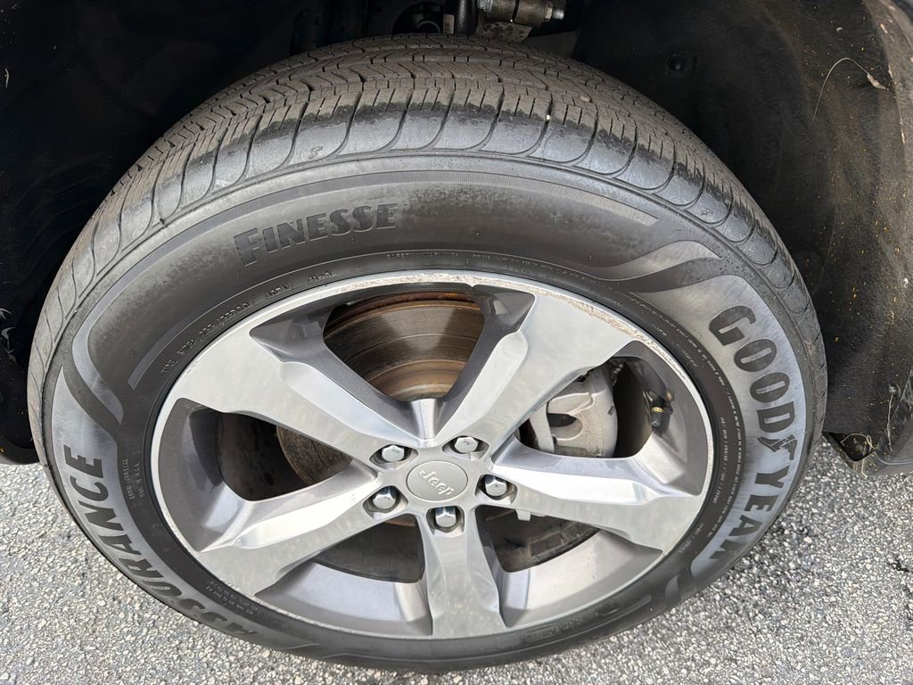 Used 2022 Jeep Grand Cherokee L Limited image 11