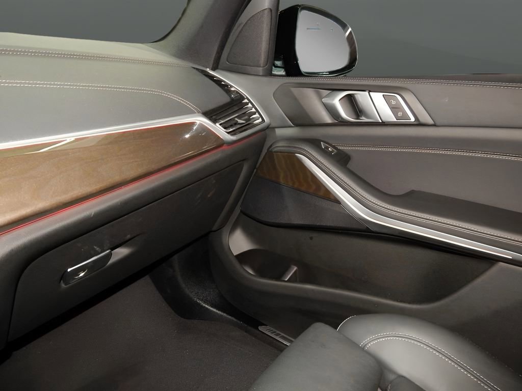 Used 2022 BMW X5 xDrive40i w/ M Sport Package image 28