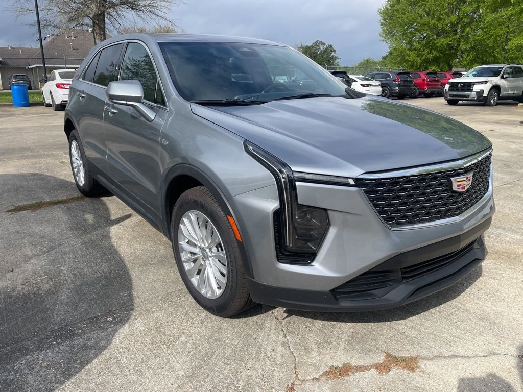 Used 2024 Cadillac XT4 Luxury w/ Cold Weather Package image 3