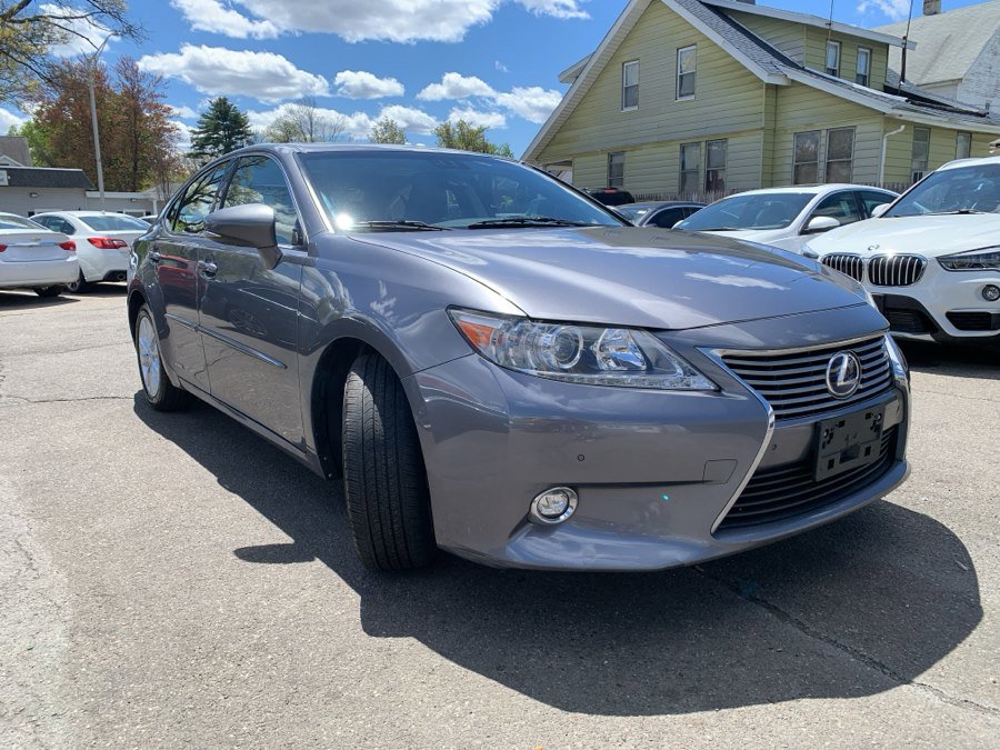 Used 2015 Lexus ES 300h w/ Navigation System Package FWD image 3