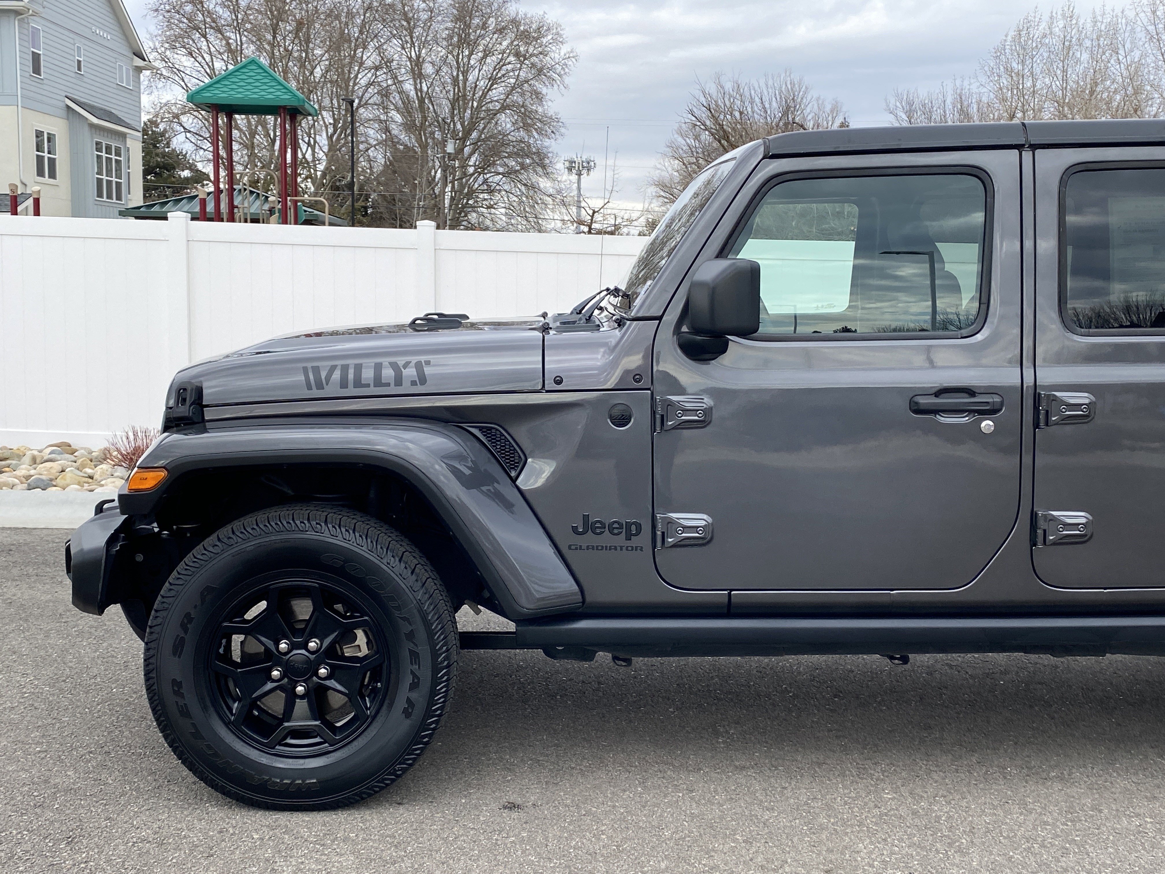 Used 2021 Jeep Gladiator Willys image 2